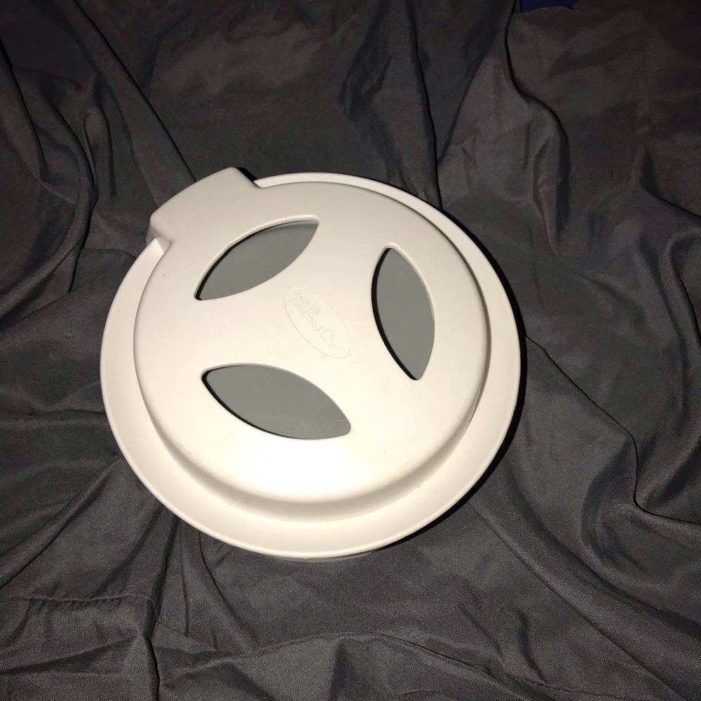 White and Gray Lid